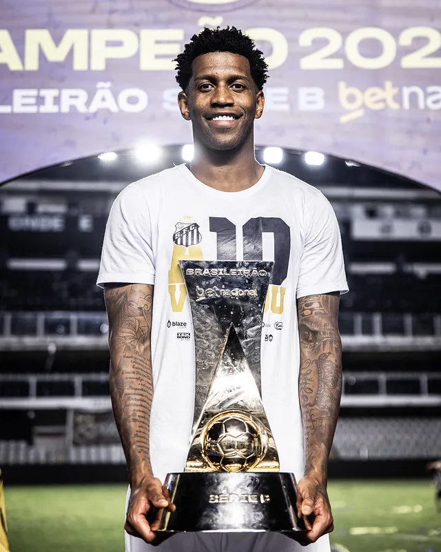 Gil pode ‘mudar de ideia’ e adiar aposentadoria para ficar no Santos