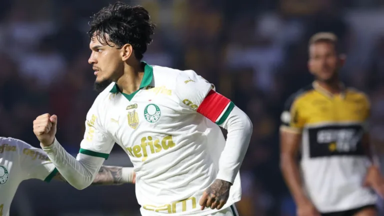 Gustavo Gómez, do Palmeiras, elege dois atacantes difíceis de marcar no Brasileirão