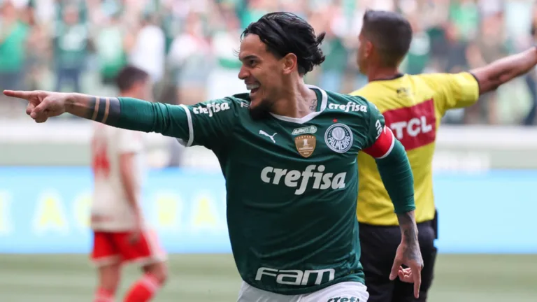 Gómez, do Palmeiras, “esquece” Endrick ao eleger top-1 que atuou junto