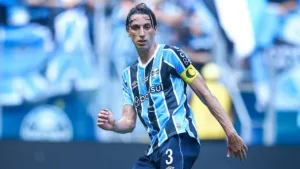 Geromel, do Grêmio, enaltece zagueiro do Brasileirão Série A: “Fenomenal”