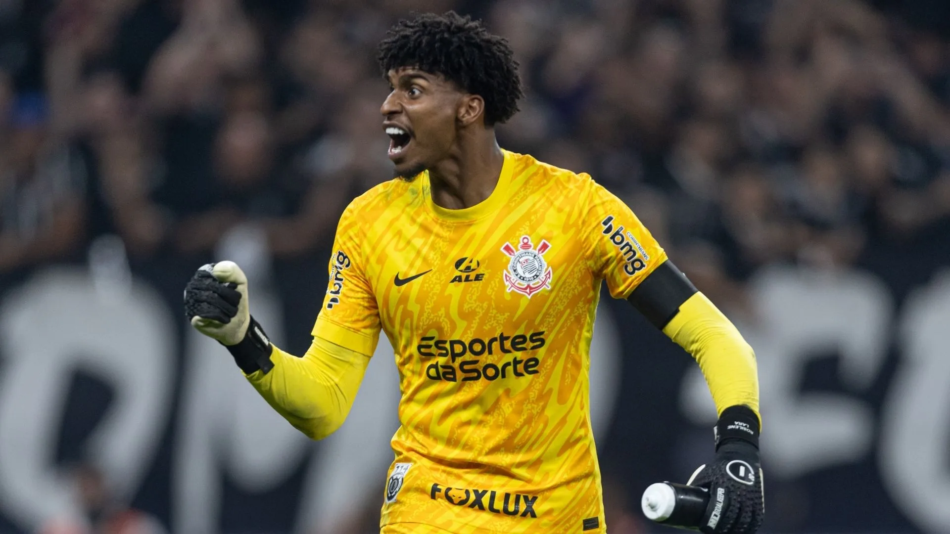 Hugo Souza, do Corinthians, “esquece” Depay ao eleger atacante mais decisivo