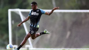 De volta à Série A, Athletico-PR quer atacante do Botafogo