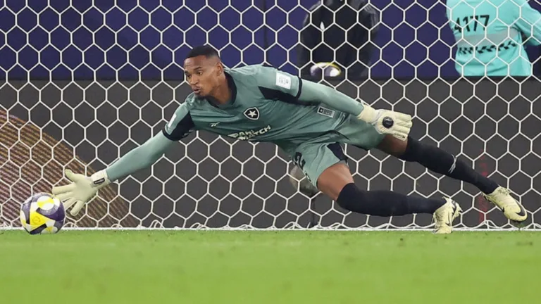 Goleiro do Botafogo é alvo de times da Turquia e do Brasileirão