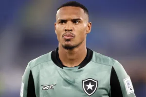 Santos faz cobrança ao Botafogo e pede dinheiro da venda de goleiro John