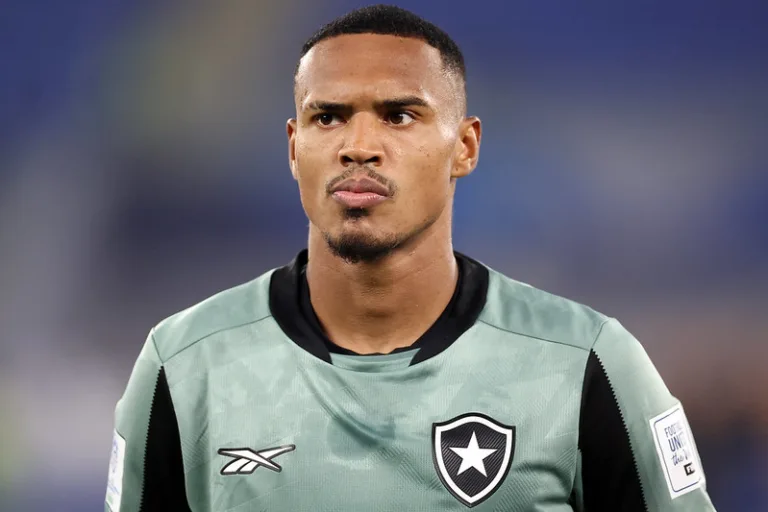 Santos faz cobrança ao Botafogo e pede dinheiro da venda de goleiro John