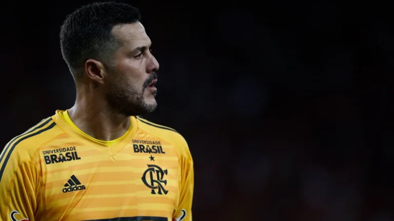 Júlio César, ex-Flamengo, se coloca acima de 3 goleiros históricos: “Ninguém na minha frente”