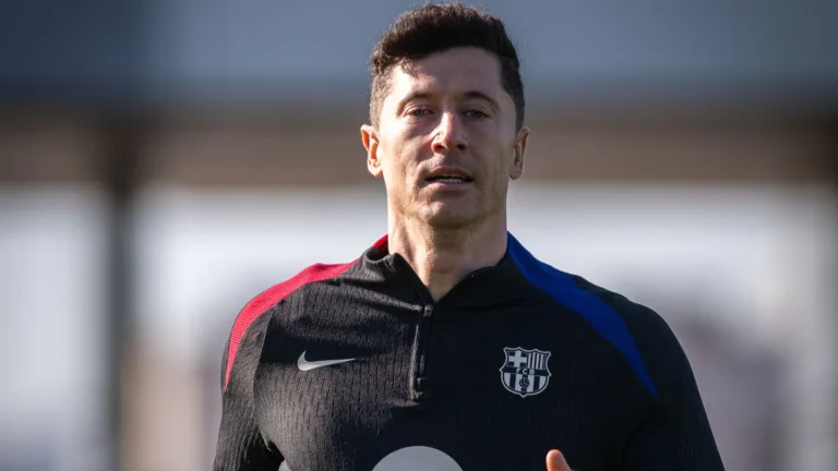 Lewandowski, do Barcelona, monta lista com os grandes centroavantes da história