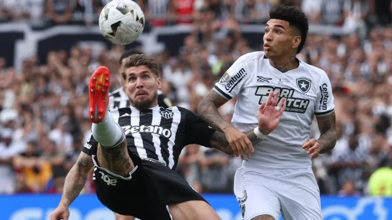 Dirigente do Atlético-MG pede punição à equipe de arbitragem da final da Libertadores