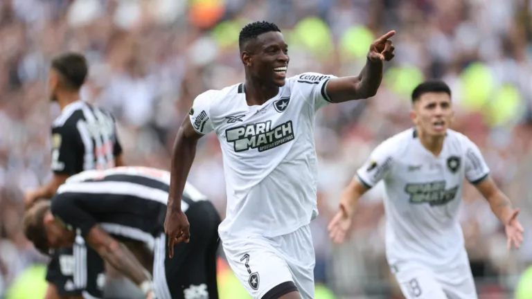 Luiz Henrique, do Botafogo, cutuca quem diz que o clube não tem torcedores