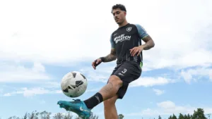 Santos e Botafogo podem ter “pacote” envolvendo trocas de jogadores; veja os nomes