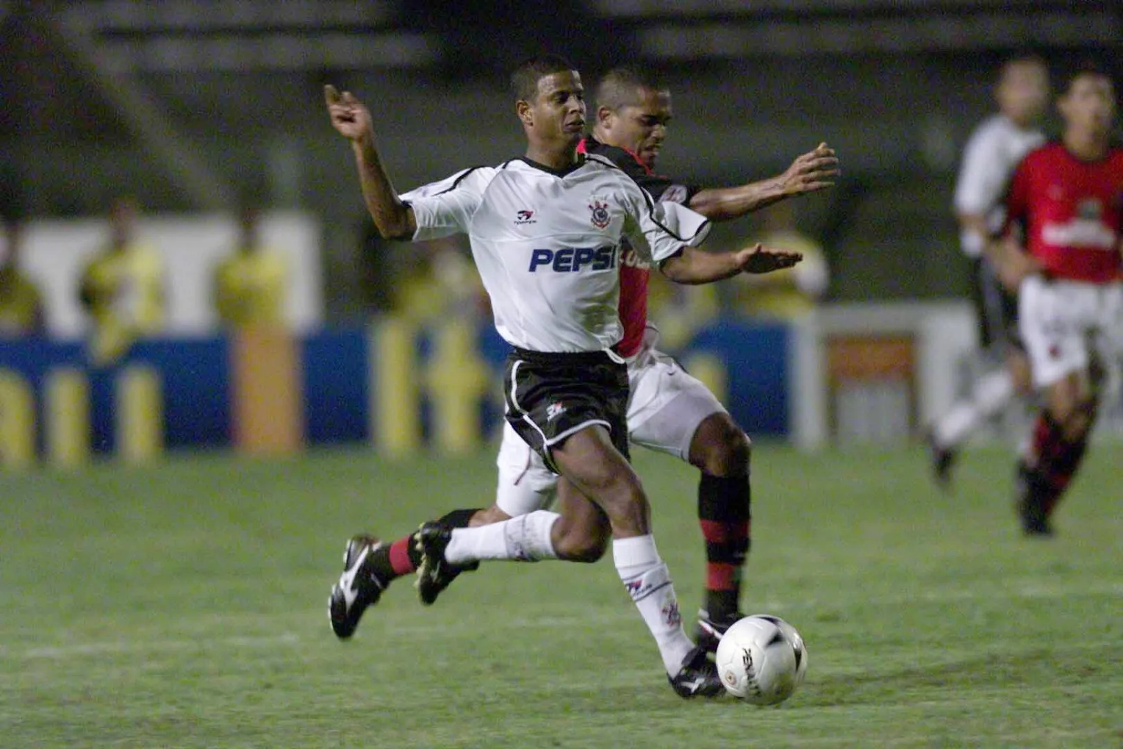 Marcelinho Carioca, ex-Corinthians, define quem é quem batendo falta; confira 