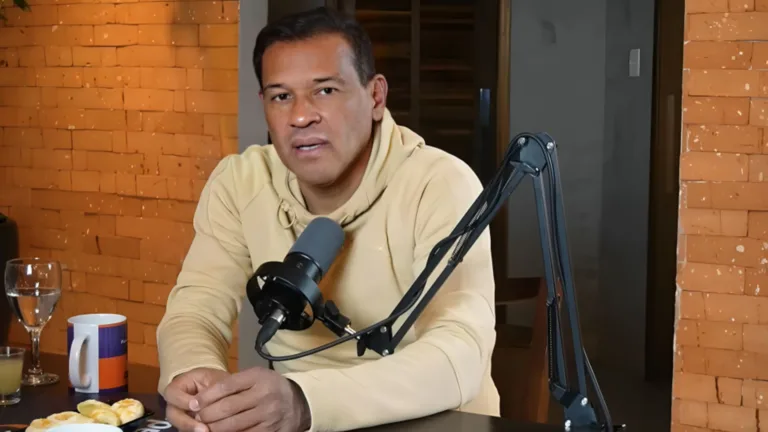 Muller sinaliza atacante diferente do futebol brasileiro: “Completo”