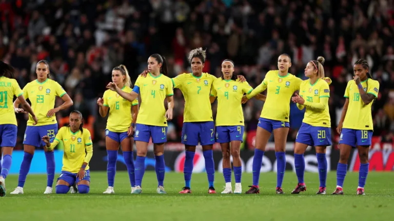 Mundial feminino de futebol é disputado por três mídias