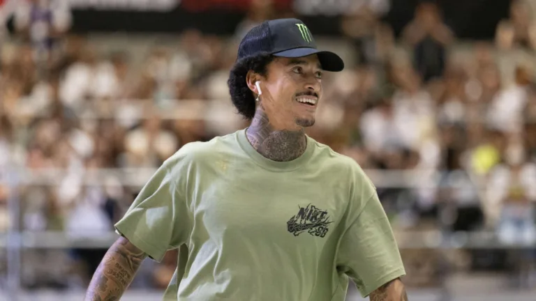 Nyjah Huston, skatista e torcedor do Corinthians, diz se vai ajudar na vaquinha do estádio; confira