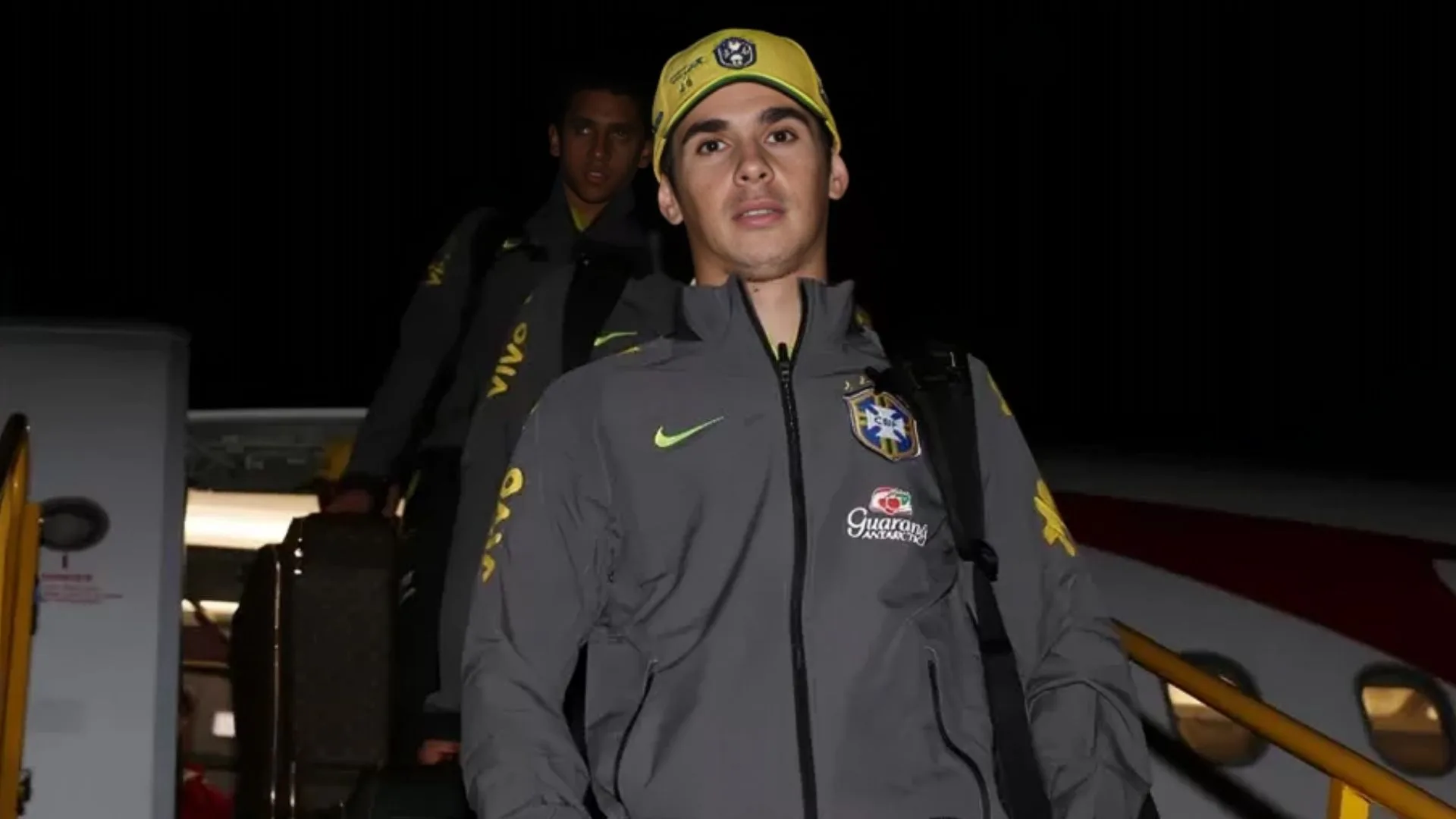 Oscar vai ganhar terceiro maior salário do Brasil no SPFC; veja cifras