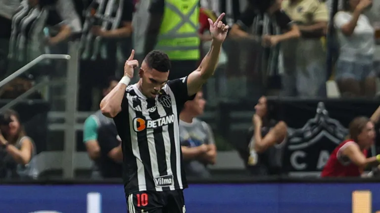 Palmeiras planeja troca de jogadores com Atlético-MG para trazer Paulinho