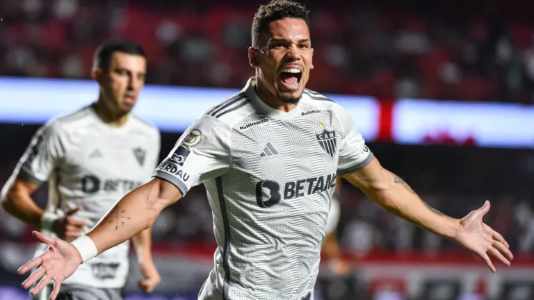 Paulinho terá no Palmeiras um dos maiores salários do futebol brasileiro; veja