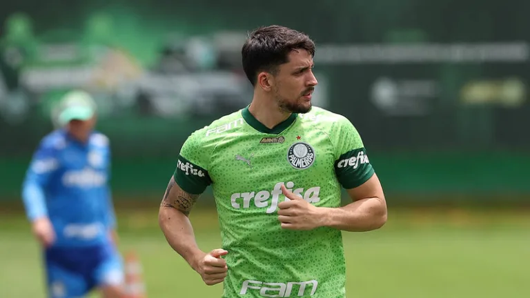 Piquerez adia férias e mantém rotina de treinos no Palmeiras para reforçar elenco já no início de 2025