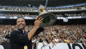 Artur Jorge e Luís Castro são oferecidos ao Grêmio, que ainda não decidiu futuro de Mano