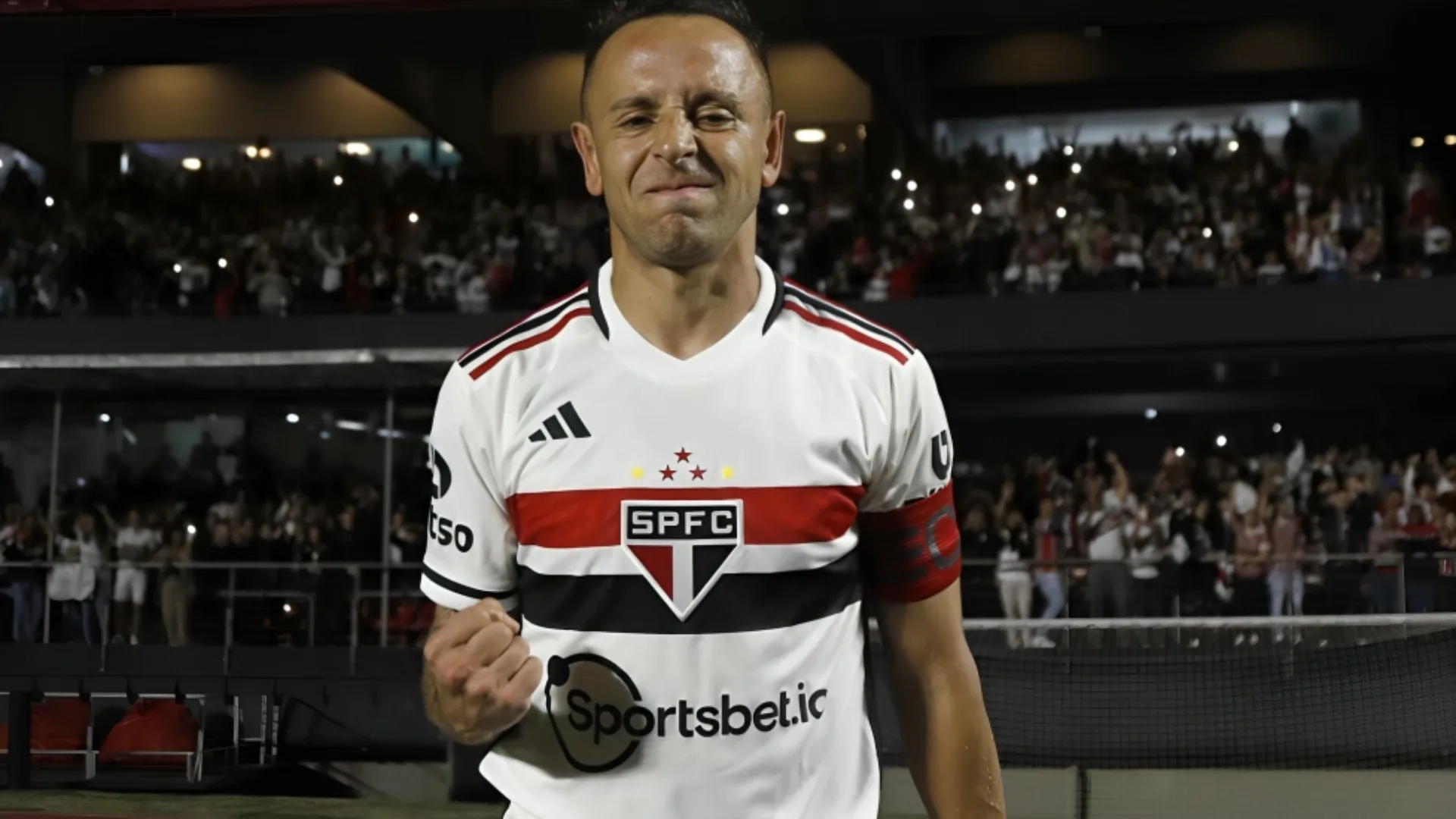 Rafinha, do SPFC, elege zagueiro extraordinário no Brasil: “Fenômeno”