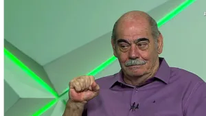 Rivellino aponta “time lento” no futebol brasileiro hoje: “Não há velocidade”