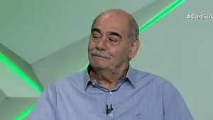 Rivellino aponta time “batendo cabeça” no Brasil em 2025: “Impressionante”