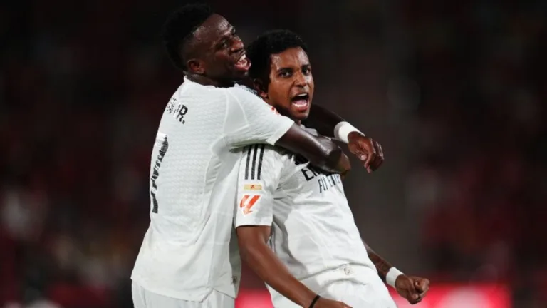 Rodrygo e Vinícius Júnior brilham em título do Real Madrid; Endrick nem sai do banco