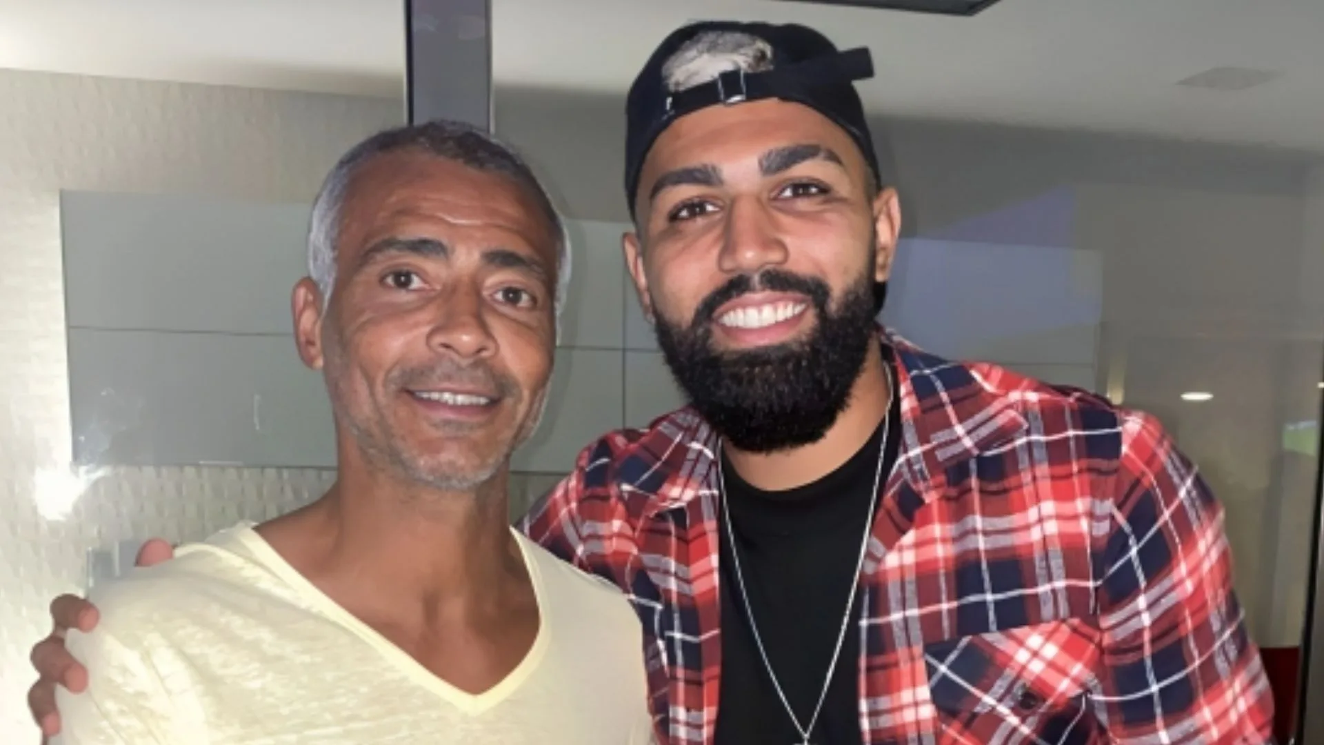 Romário é convicto ao indicar atacante “mais completo” que Gabigol