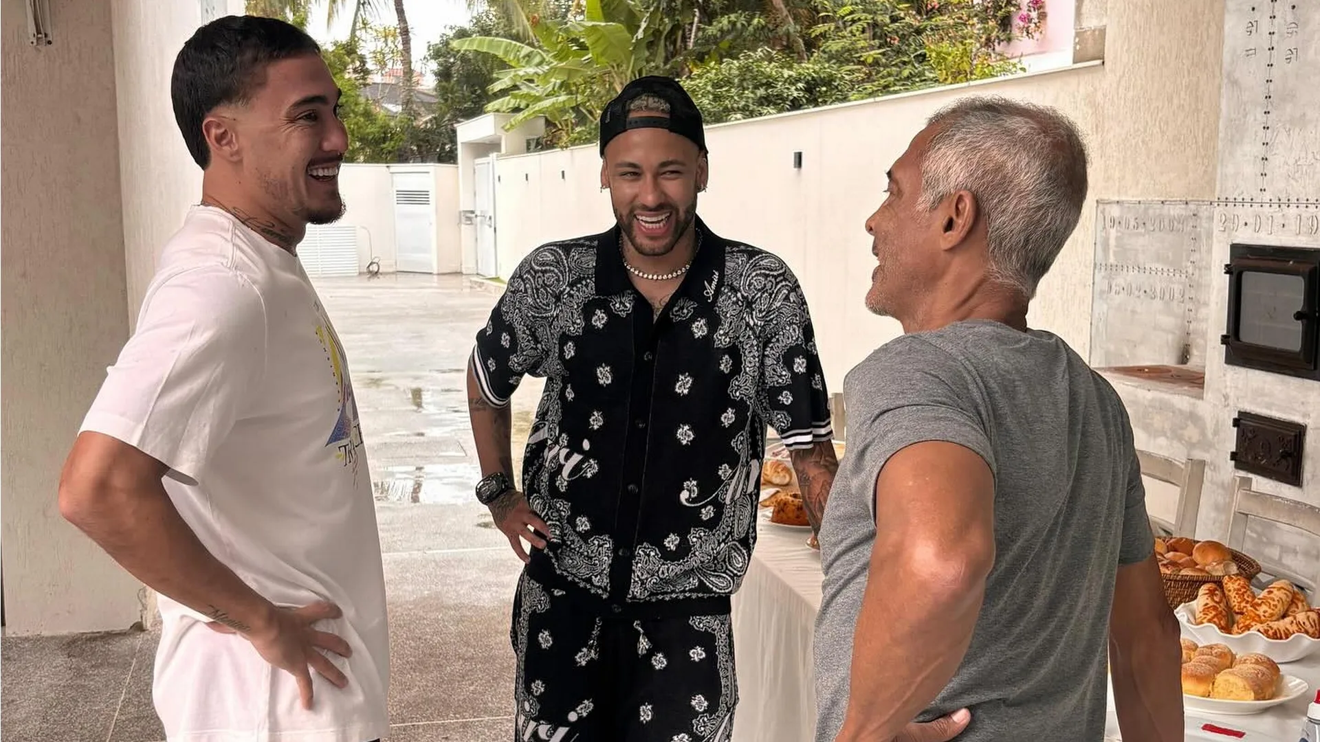 Romário exalta Neymar e manda recado para o craque: “Ídolo dessa geração”