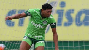 Santos segue de olho em atacante do Palmeiras para temporada 2025