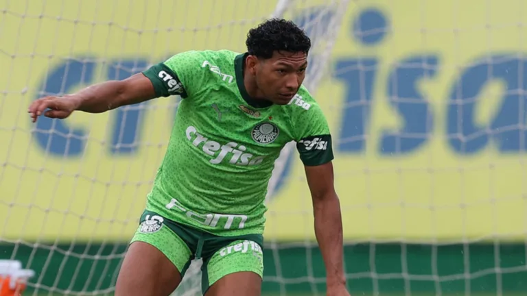 Santos segue de olho em atacante do Palmeiras para temporada 2025