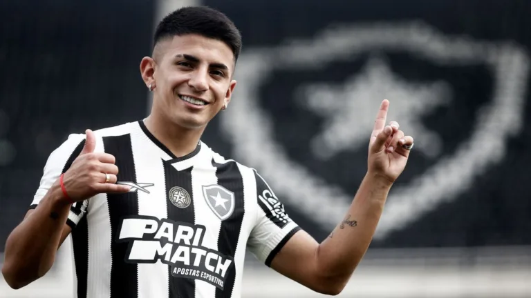 Craque Neto coloca atleta do Corinthians acima de Almada, meia do Botafogo