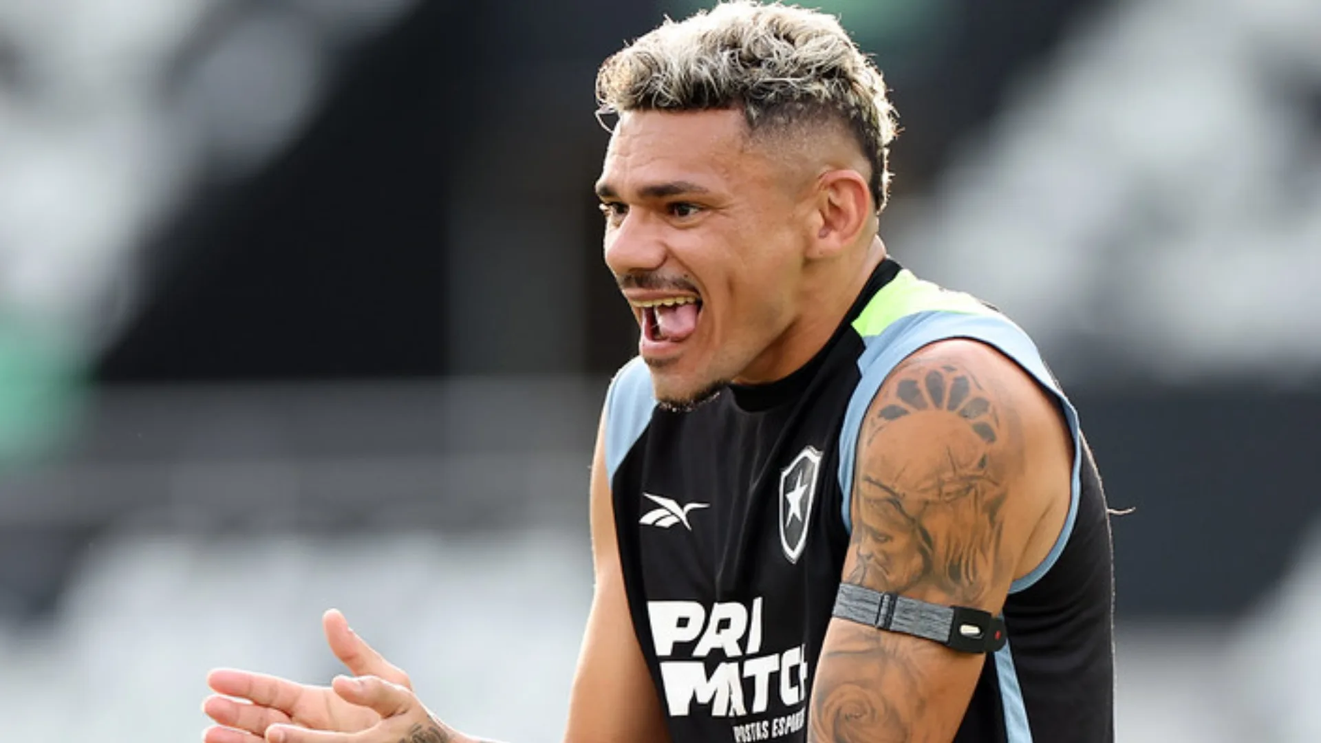 Botafogo veta Tiquinho Soares como “moeda de troca” com o Santos; entenda o motivo