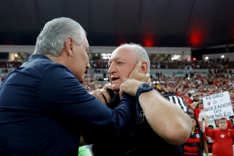 8 técnicos brasileiros livres no mercado da bola que podem ser contratados em 2025