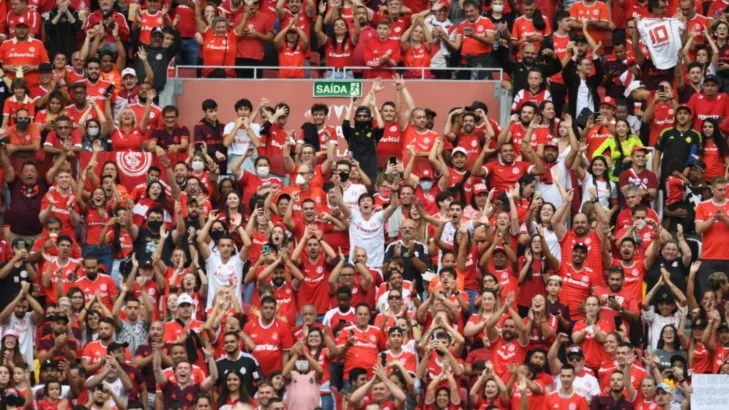 Torcedores do Internacional elegem o Corinthians como o time que menos simpatizam fora do Rio Grande do Sul