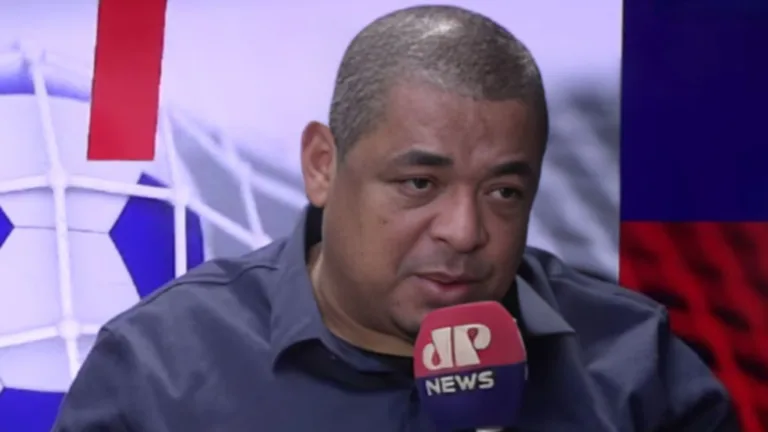 Vampeta define volante injustiçado do futebol brasileiro: “Jogou mais que Cerezo e Falcão”