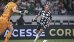 Santos e Cruzeiro recebem oferta de atacante do Atlético-MG