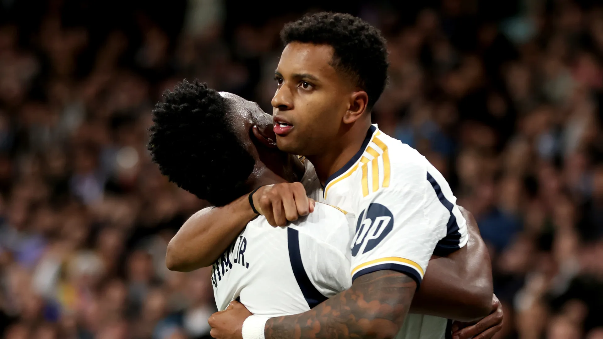 Torcedores se derretem após golaço de Rodrygo e assistência de Vini Jr em título do Real Madrid