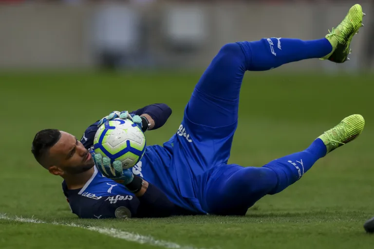 Torcedores do Palmeiras podem ganhar chuteira do Weverton e camisas autografadas; veja como concorrer