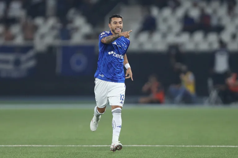 William, lateral do Cruzeiro, diz que o clube vai brigar por títulos em 2025