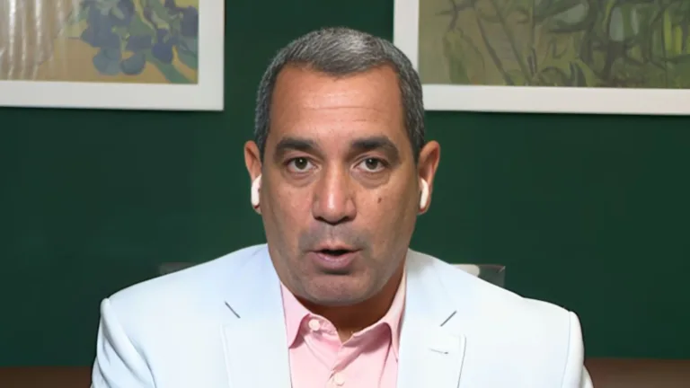 Zinho elege treinador diferenciado do Brasil hoje