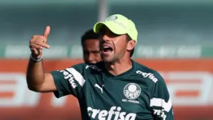 Flavio Prado elogia jogador pouco utilizado por Abel Ferreira no Palmeiras: “Merece mais oportunidades”