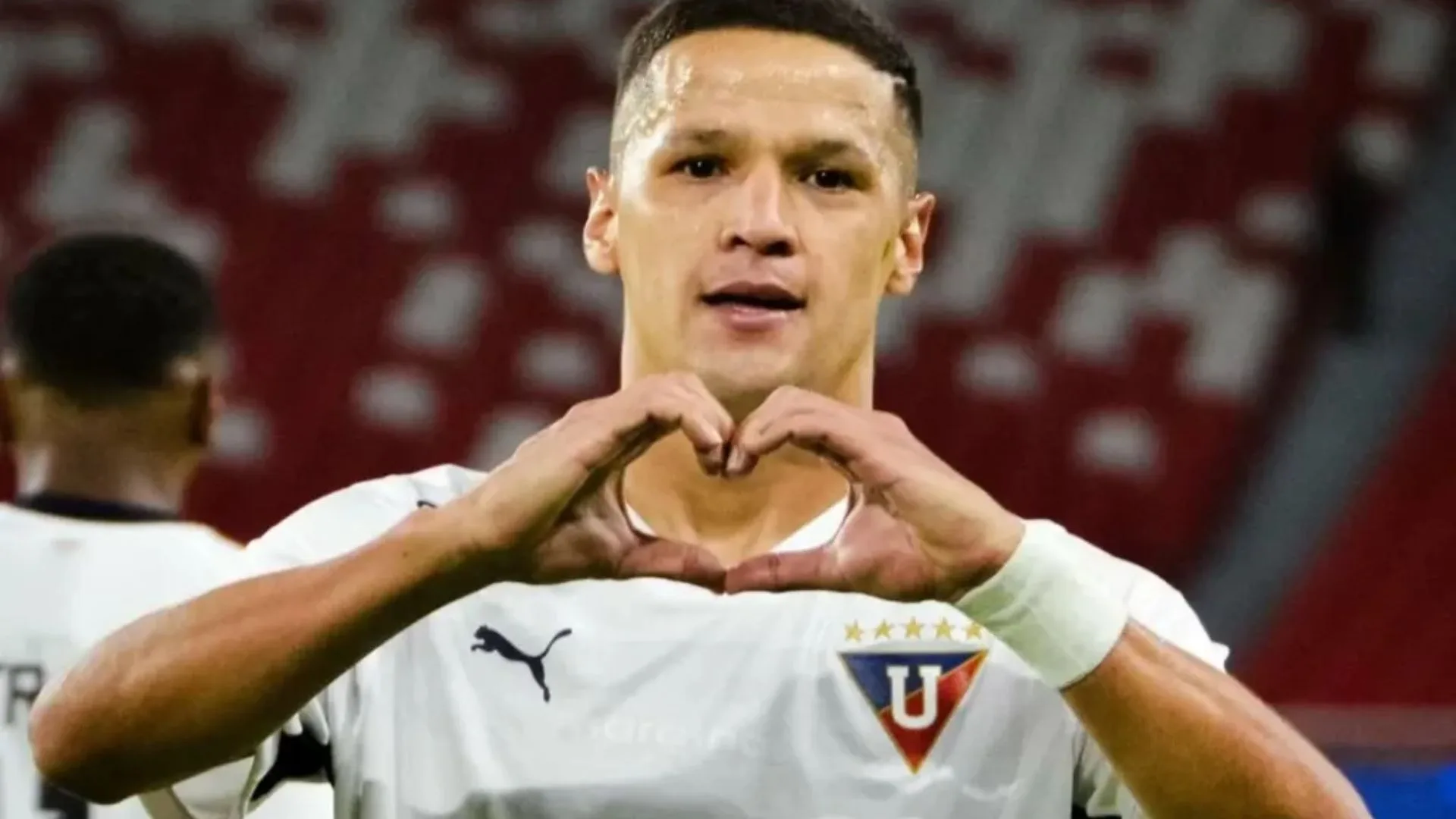 Especulado no Palmeiras e Corinthians, Alex Arce é destaque em ranking mundial 