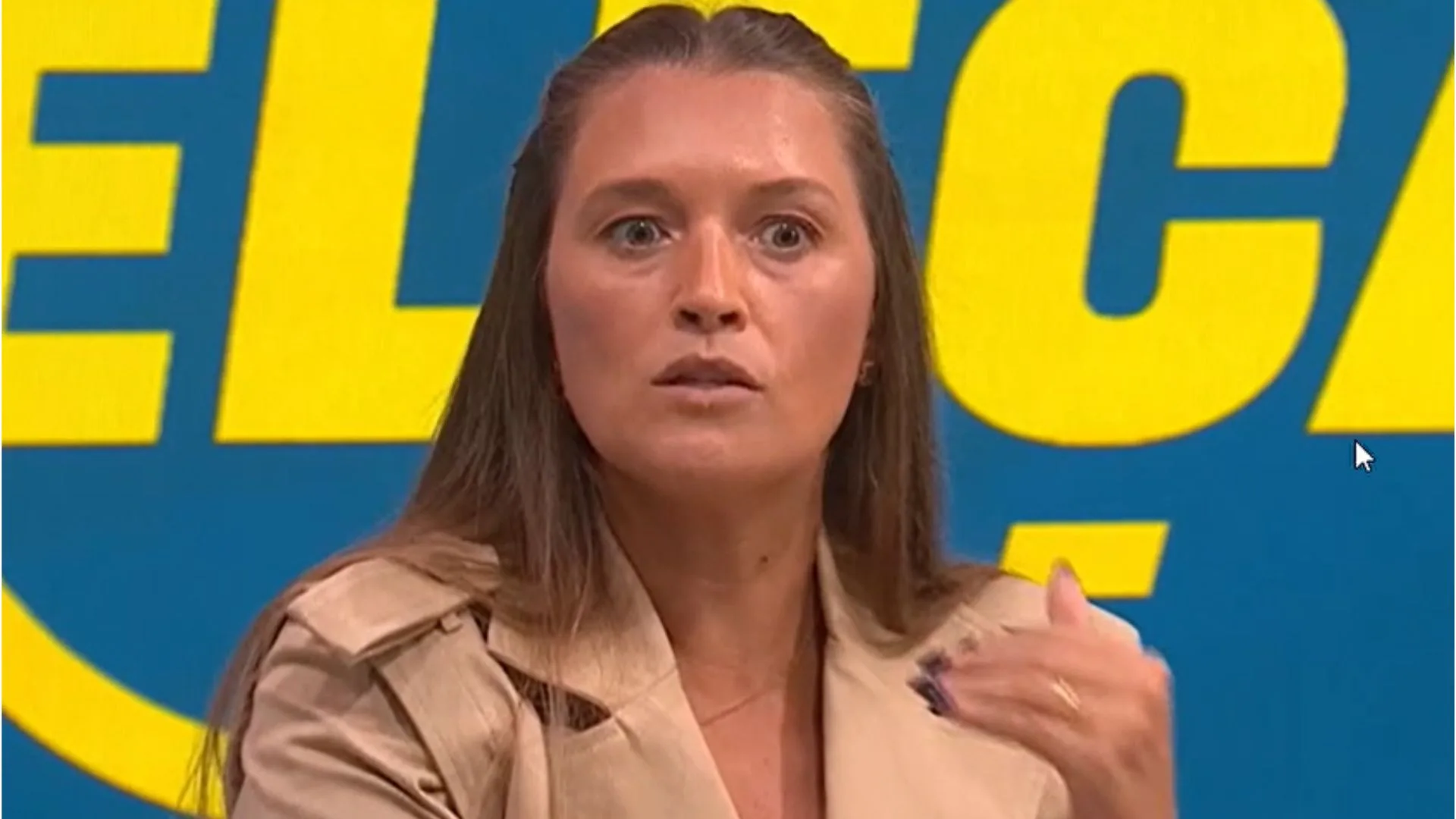 Ana Thaís exalta técnico do futebol brasileiro: “O melhor de todos”