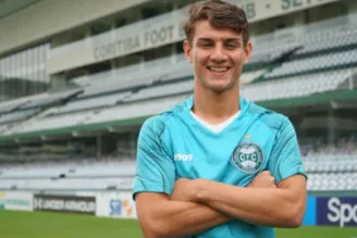 Natanael, provável reforço do Atlético-MG, com a camisa do Coritiba