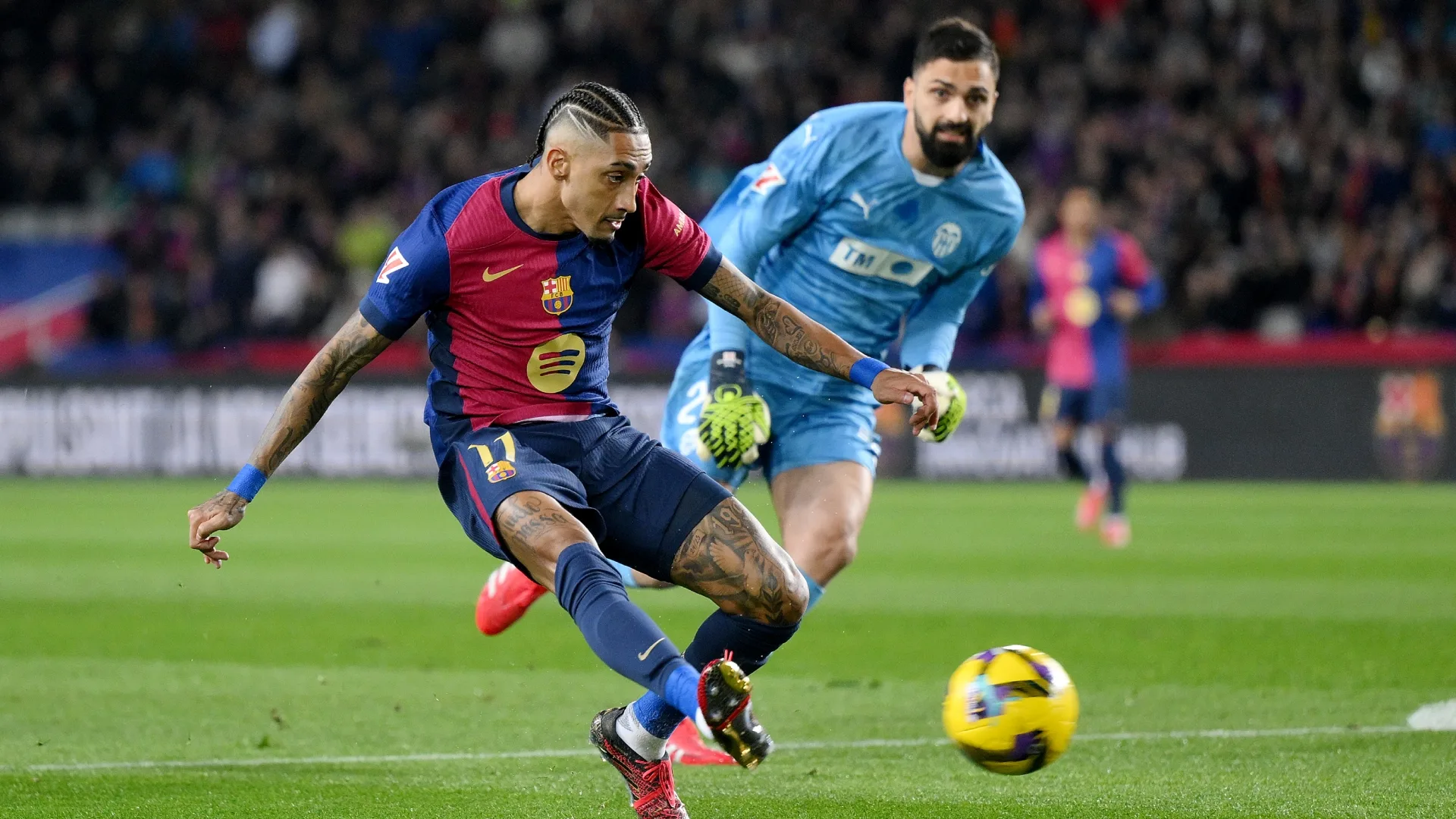 Barcelona humilha Valencia e se aproxima da vice-liderança da La Liga