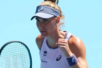 Na imagem, Bia Haddad comemora ponto em quadra