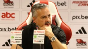 Flavio Gomes sugere reforço midiático ao Flamengo: “Por que não vai atrás?”