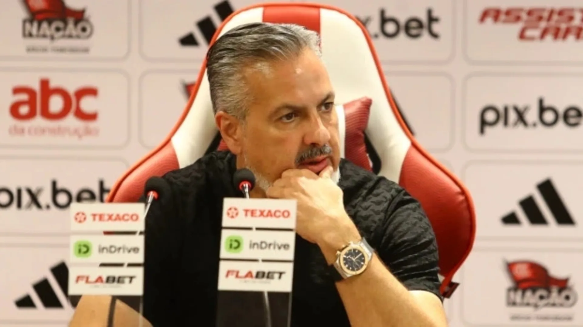Flavio Gomes sugere reforço midiático ao Flamengo: “Por que não vai atrás?”