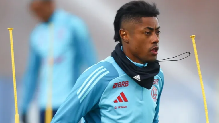 Atlético-MG, de olho no mercado da bola, mantém Bruno Henrique no radar